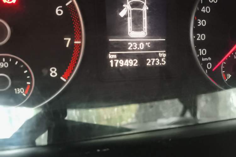 Used Volkswagen Touran 2013 1.4T DSG Smart Edition 5-seater Odometer Close Up