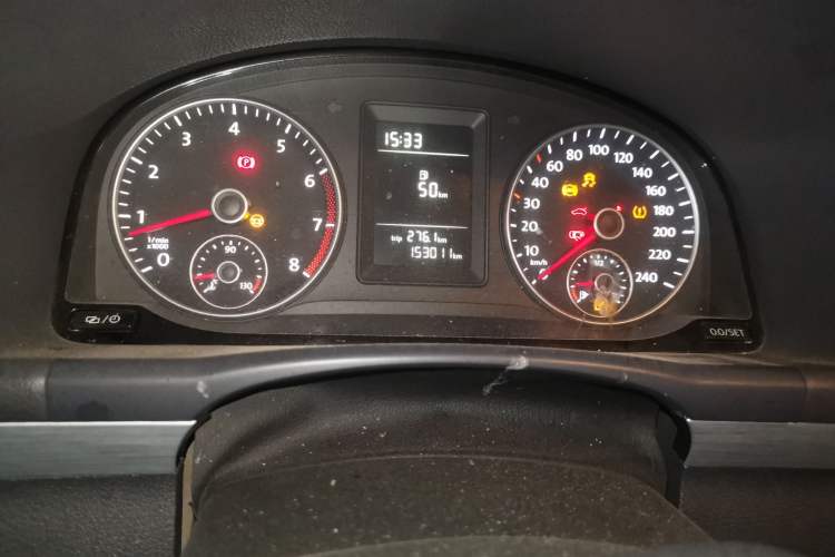 Used Volkswagen Touran 2013 1.4T Manual Fashion Edition 5 Seats Odometer Close Up