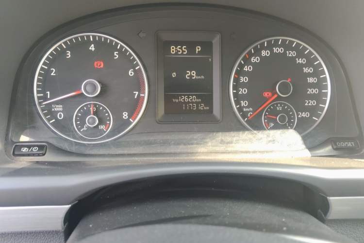 Used Volkswagen Touran 2013 1.4T DSG Comfort Edition 5-Seater Odometer Close Up