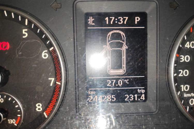 Used Volkswagen Touran 2013 1.4T DSG Crystal Edition 5-Seater Odometer Close Up