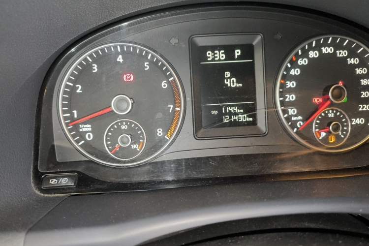 Used Volkswagen Touran 2013 1.4T DSG Comfort Edition 5-Seater Odometer Close Up