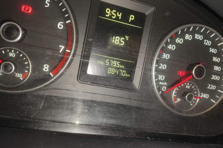 Used Volkswagen Touran 2013 1.4T DSG Comfort Edition 5-Seater Odometer Close Up