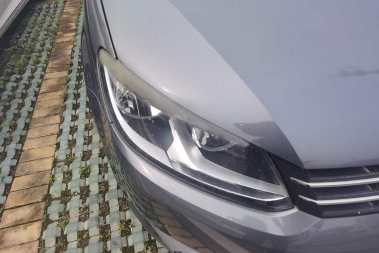 Used Volkswagen Touran 2013 1.4T DSG Comfort Edition 5-Seater Right Front Headlight
