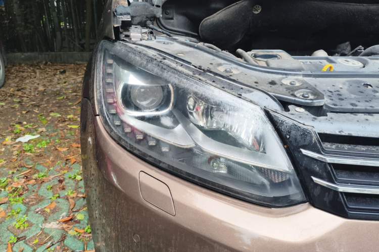 Used Volkswagen Touran 2013 1.4T DSG Smart Edition 5-seater Right Front Headlight