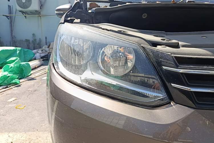 Used Volkswagen Touran 2013 1.4T Manual Fashion Edition 5 Seats Right Front Headlight