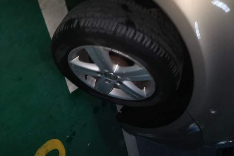 Used Volkswagen Touran 2013 1.4T Manual Fashion Edition 5 Seats Right Front Wheel Hub