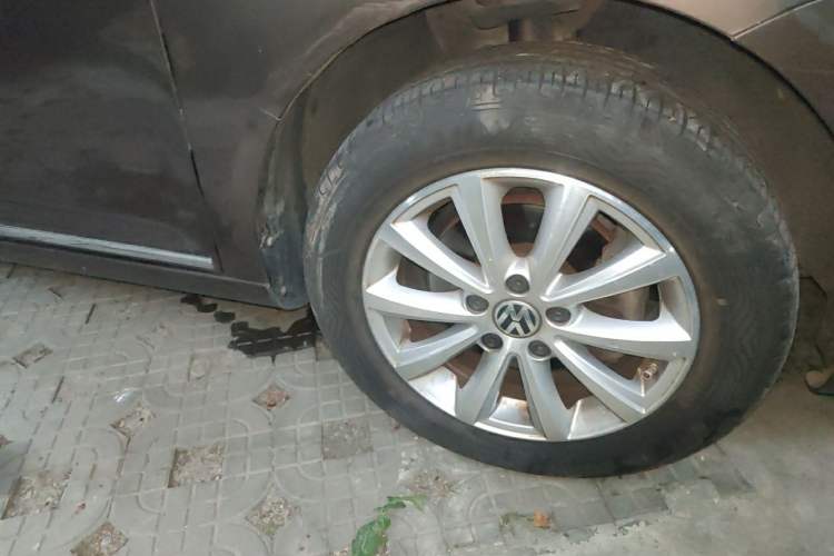 Used Volkswagen Touran 2013 1.4T DSG Smart Edition 7-Seater Right Front Wheel Hub