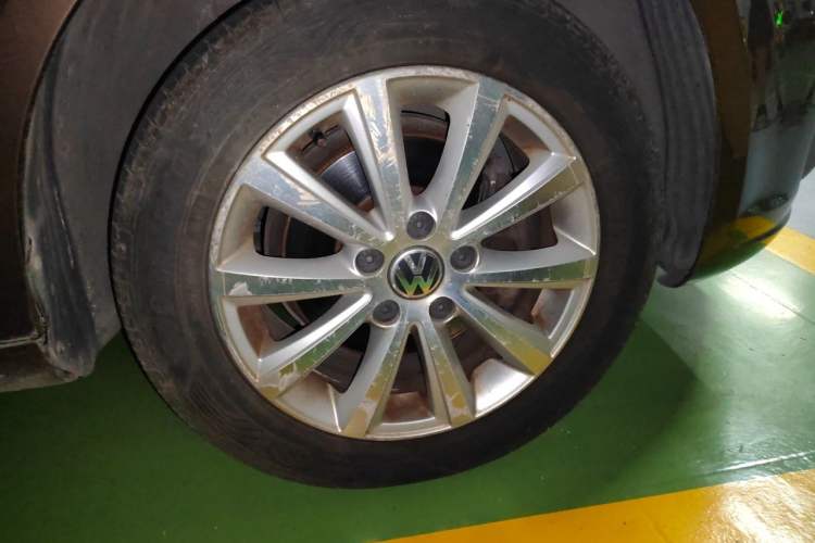 Used Volkswagen Touran 2013 1.4T DSG Crystal Edition 5-Seater Right Front Wheel Hub