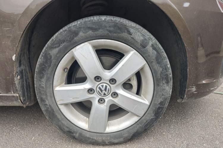 Used Volkswagen Touran 2013 1.4T Manual Comfort Edition 5-Seater Right Front Wheel Hub