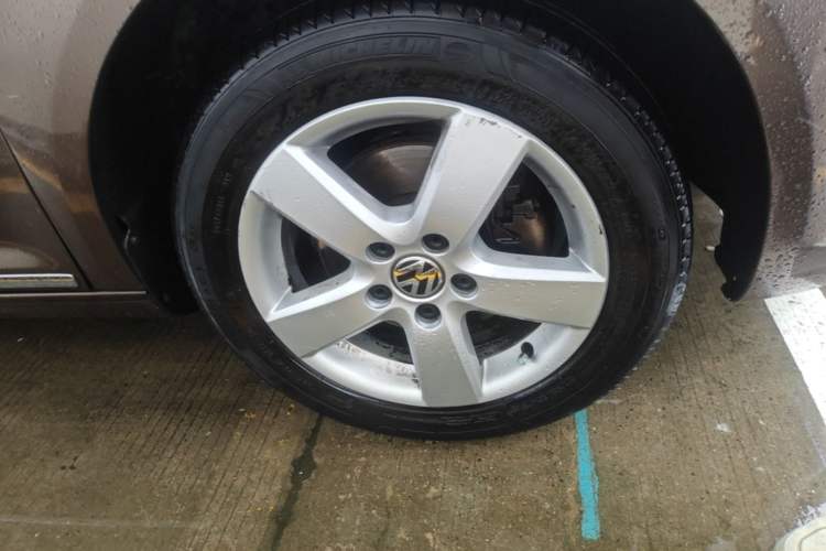 Used Volkswagen Touran 2013 1.4T DSG Comfort Edition 5-Seater Right Front Wheel Hub