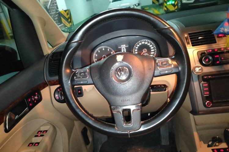 Used Volkswagen Touran 2013 1.4T DSG Crystal Edition 5-Seater Steering Wheel