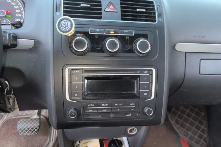 Used Volkswagen Touran 2013 1.4T DSG Comfort Edition 5-Seater Audio And AC Panel