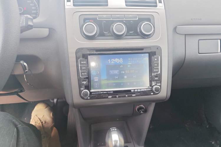 Used Volkswagen Touran 2013 1.4T DSG Comfort Edition 5-Seater Audio And AC Panel