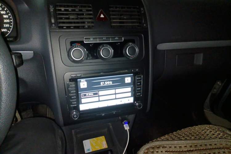 Used Volkswagen Touran 2013 1.4T Manual Fashion Edition 5 Seats Audio And AC Panel