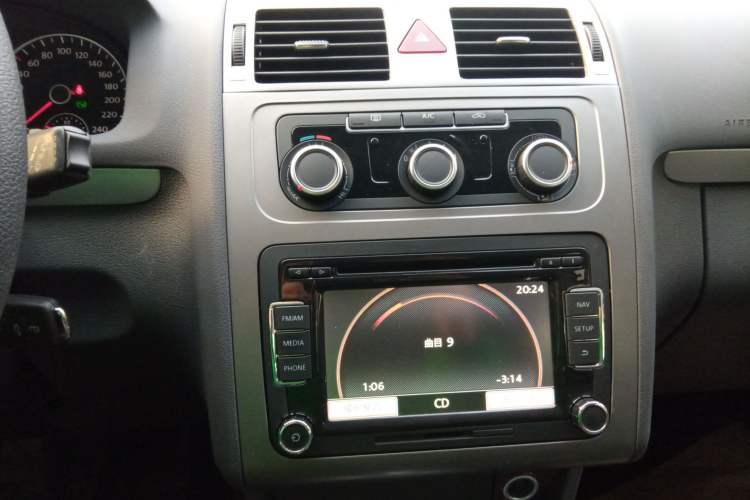 Used Volkswagen Touran 2013 1.4T DSG Comfort Edition 5-Seater Audio And AC Panel