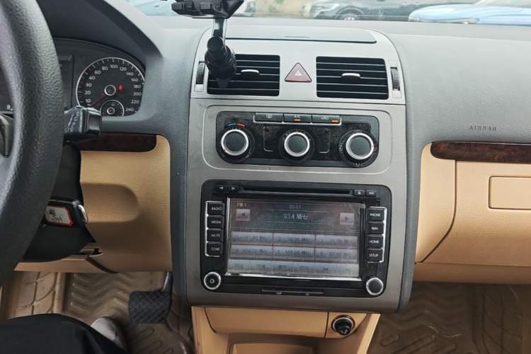 Used Volkswagen Touran 2013 1.4T DSG Comfort Edition 5-Seater Audio And AC Panel