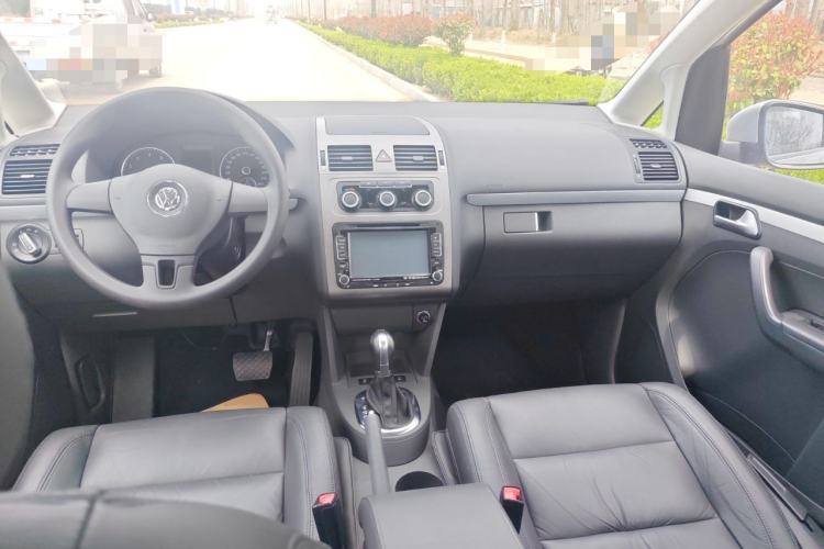 Used Volkswagen Touran 2013 1.4T DSG Comfort Edition 5-Seater Center Console