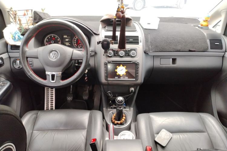 Used Volkswagen Touran 2013 1.4T Manual Comfort Edition 5-Seater Center Console