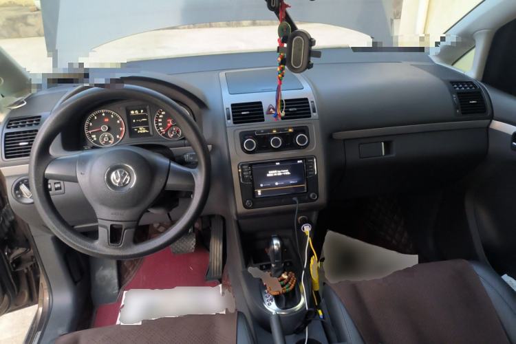 Used Volkswagen Touran 2013 1.4T DSG Comfort Edition 5-Seater Center Console