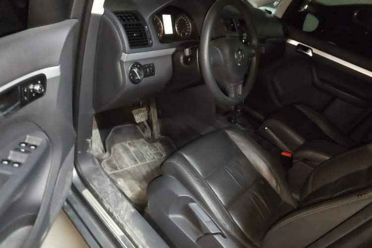 Used Volkswagen Touran 2013 1.4T DSG Comfort Edition 5-Seater Driver Seat