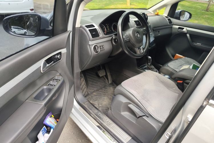Used Volkswagen Touran 2013 1.4T DSG Smart Edition 5-seater Driver Seat