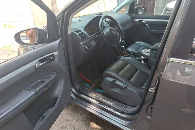 Used Volkswagen Touran 2013 1.4T DSG Comfort Edition 5-Seater Driver Seat