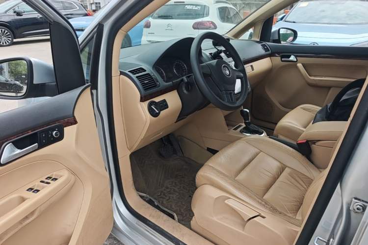 Used Volkswagen Touran 2013 1.4T DSG Comfort Edition 5-Seater Driver Seat