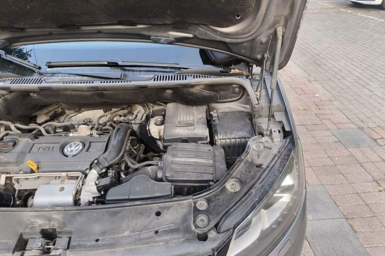 Used Volkswagen Touran 2013 1.4T DSG Crystal Edition 5-Seater Engine Bay Left