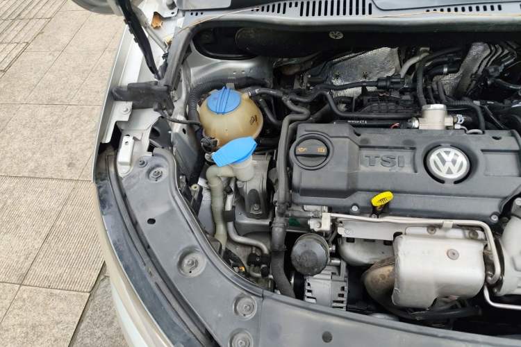 Used Volkswagen Touran 2013 1.4T DSG Smart Edition 5-seater Engine Bay Right