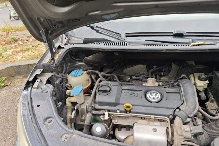 Used Volkswagen Touran 2013 1.4T Manual Comfort Edition 5-Seater Engine Bay Right