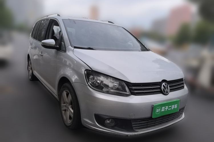 Used Volkswagen Touran 2013 1.4T DSG Comfort Edition 5-Seater Front Right 45 Deg