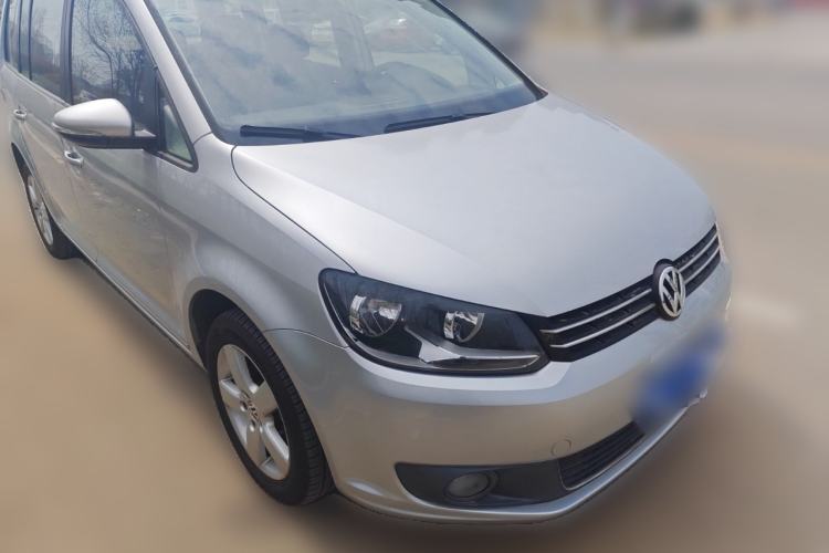 Used Volkswagen Touran 2013 1.4T DSG Comfort Edition 5-Seater Front Right 45 Deg