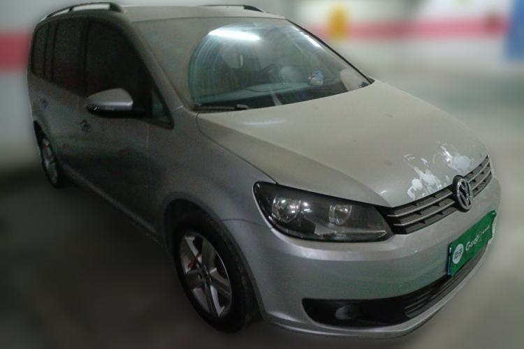 Used Volkswagen Touran 2013 1.4T Manual Fashion Edition 5 Seats Front Right 45 Deg