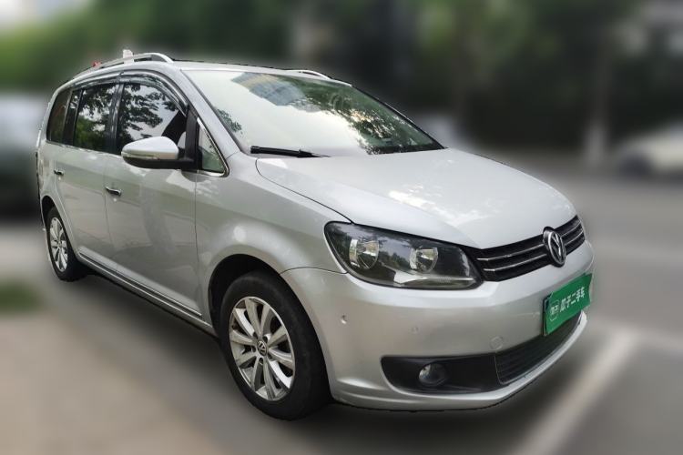 Used Volkswagen Touran 2013 1.4T DSG Smart Edition 5-seater Front Right 45 Deg