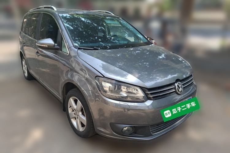 Used Volkswagen Touran 2013 1.4T DSG Comfort Edition 5-Seater Front Right 45 Deg