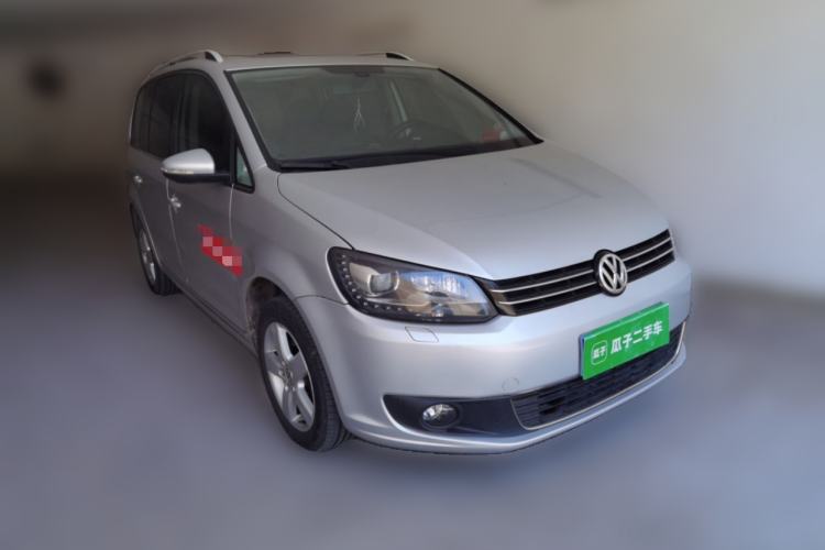 Used Volkswagen Touran 2013 1.4T DSG Comfort Edition 5-Seater Front Right 45 Deg