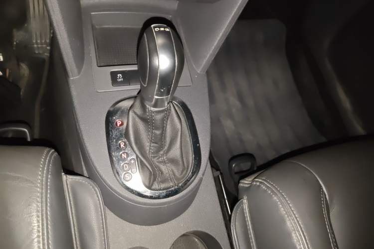 Used Volkswagen Touran 2013 1.4T DSG Comfort Edition 5-Seater Gear Lever