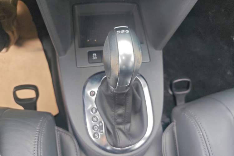 Used Volkswagen Touran 2013 1.4T DSG Comfort Edition 5-Seater Gear Lever