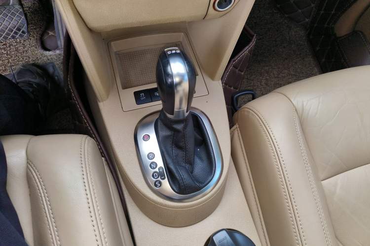 Used Volkswagen Touran 2013 1.4T DSG Crystal Edition 5-Seater Gear Lever