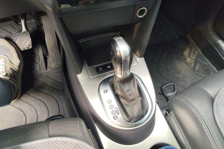 Used Volkswagen Touran 2013 1.4T DSG Smart Edition 5-seater Gear Lever