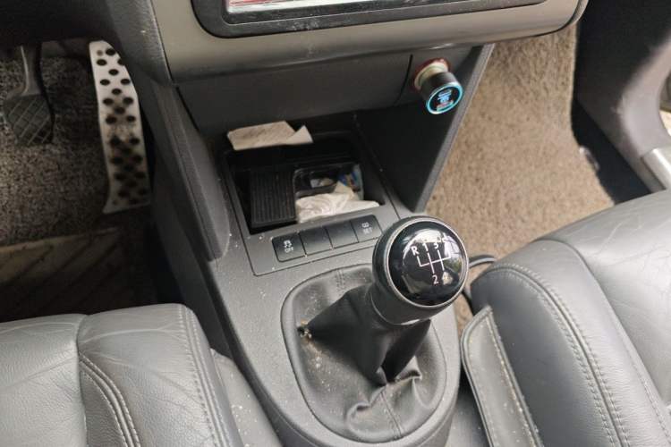 Used Volkswagen Touran 2013 1.4T Manual Comfort Edition 5-Seater Gear Lever