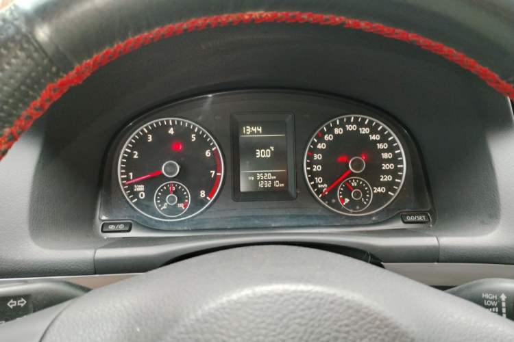 Used Volkswagen Touran 2013 1.4T Manual Comfort Edition 5-Seater Instrument Cluster