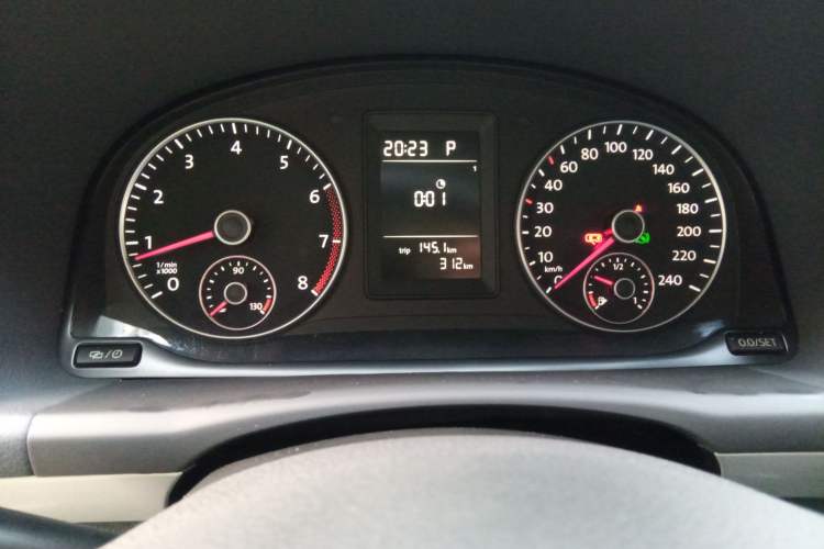 Used Volkswagen Touran 2013 1.4T DSG Comfort Edition 5-Seater Instrument Cluster