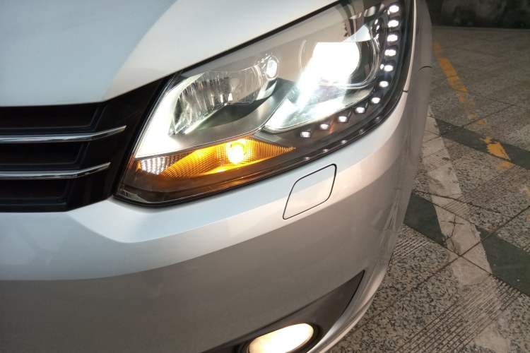 Used Volkswagen Touran 2013 1.4T DSG Comfort Edition 5-Seater Left Front Headlight