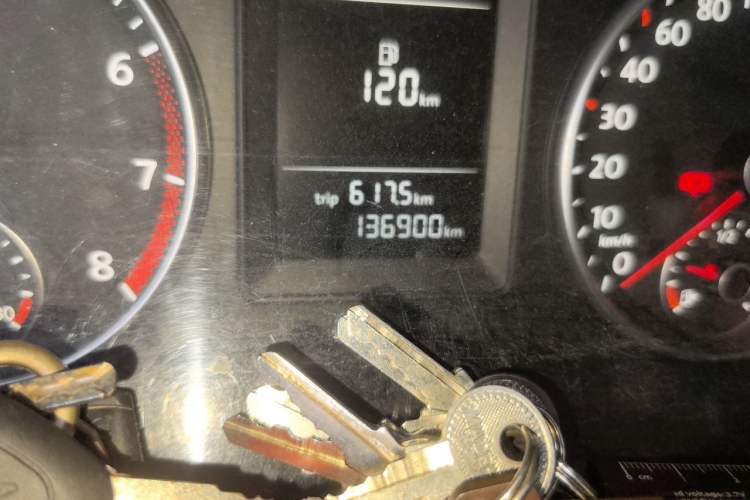 Used Volkswagen Touran 2013 1.4T DSG Comfort Edition 5-Seater Odometer Close Up