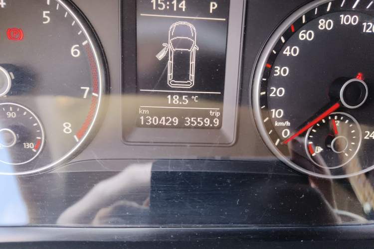 Used Volkswagen Touran 2013 1.4T DSG Crystal Edition 5-Seater Odometer Close Up