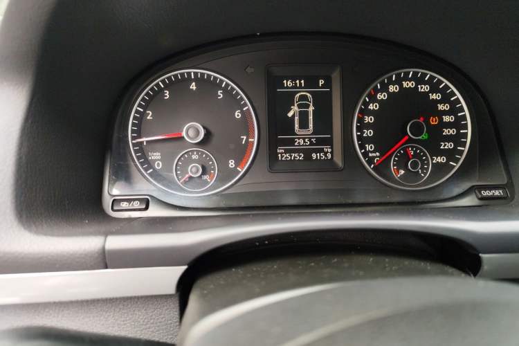 Used Volkswagen Touran 2013 1.4T DSG Smart Edition 5-seater Odometer Close Up