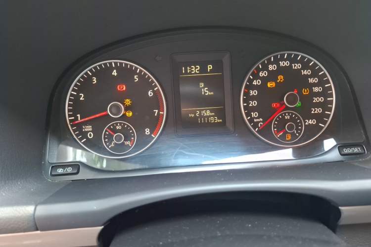 Used Volkswagen Touran 2013 1.4T DSG Comfort Edition 5-Seater Odometer Close Up