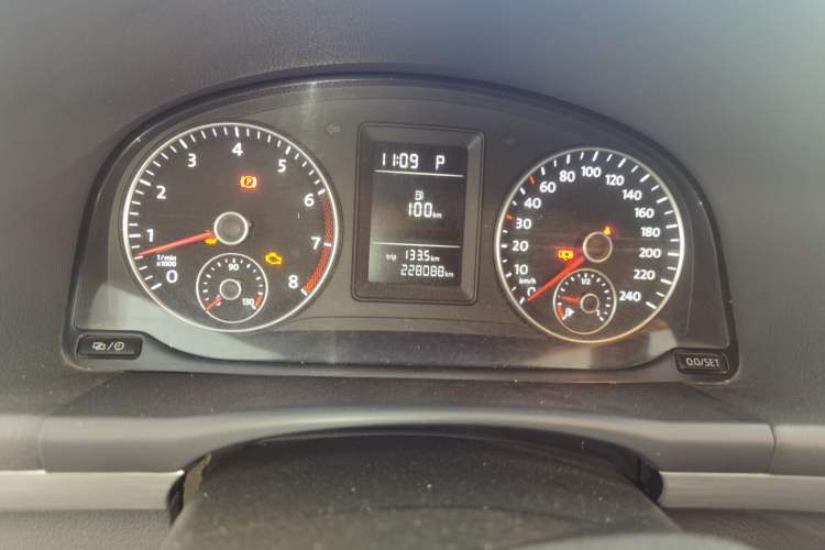 Used Volkswagen Touran 2013 1.4T DSG Comfort Edition 5-Seater Odometer Close Up