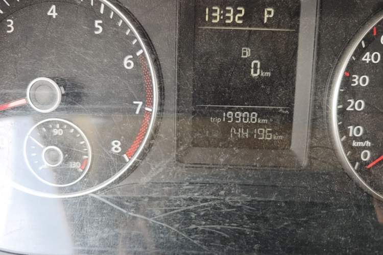 Used Volkswagen Touran 2013 1.4T DSG Comfort Edition 5-Seater Odometer Close Up